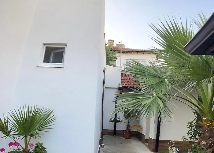 Къща за гости оазис сарай - Царево